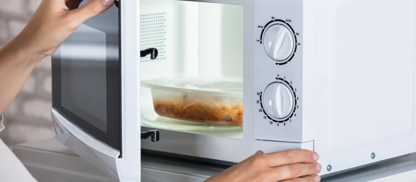 Φούρνος μικροκυμάτων: Αυτοί είναι οι 5 κίνδυνοι για όσους τον χρησιμοποιούν